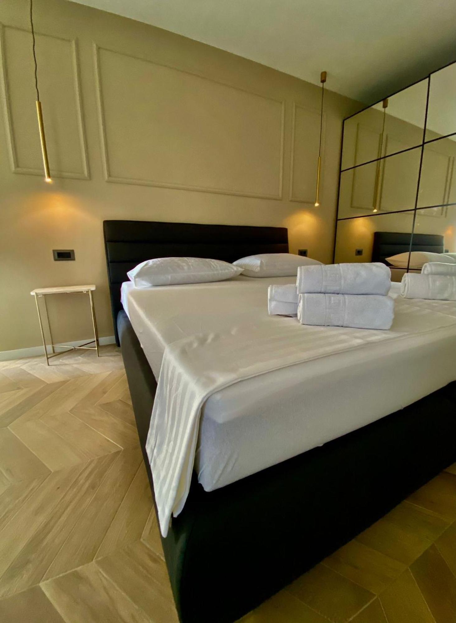 Apartment 5 *