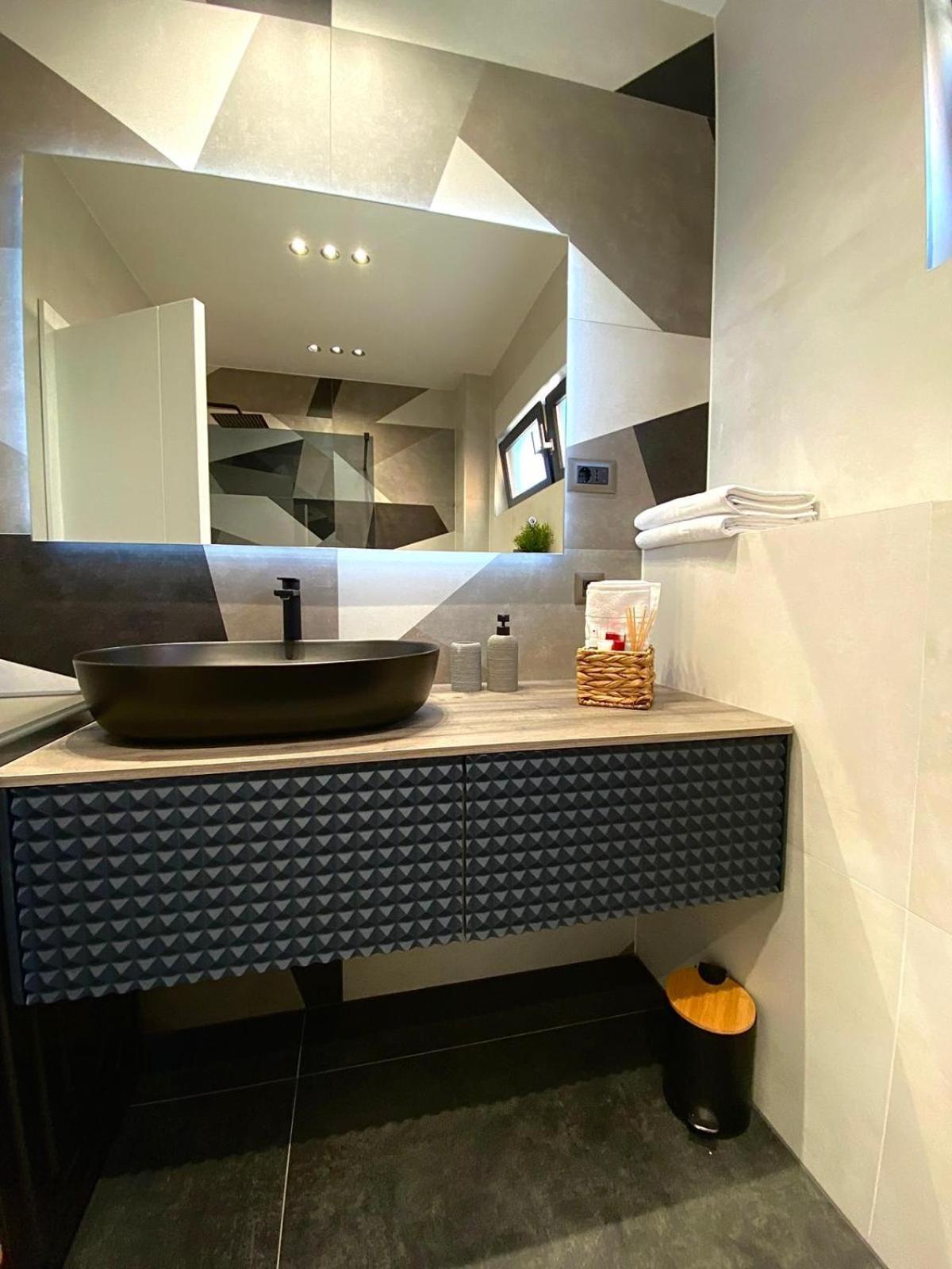 Apartment 5 *