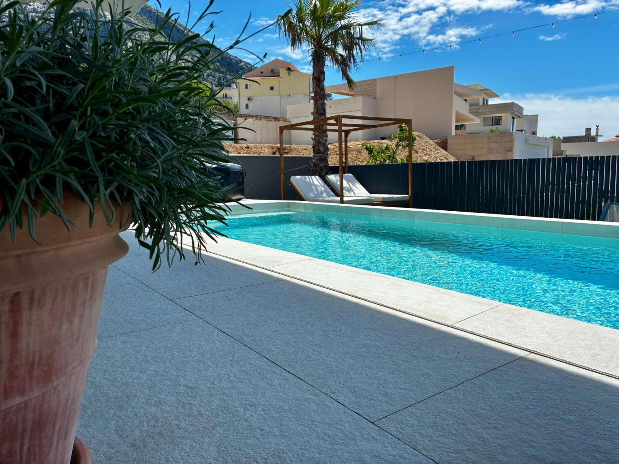 5 * Makarska